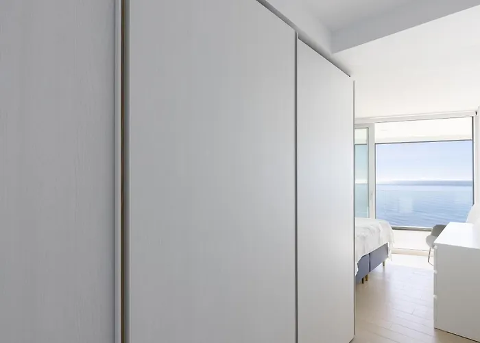 Stunning Seaside In Carvajal Фуэнхирола