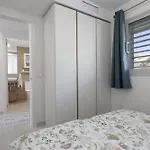 Stunning Seaside In Carvajal דירה